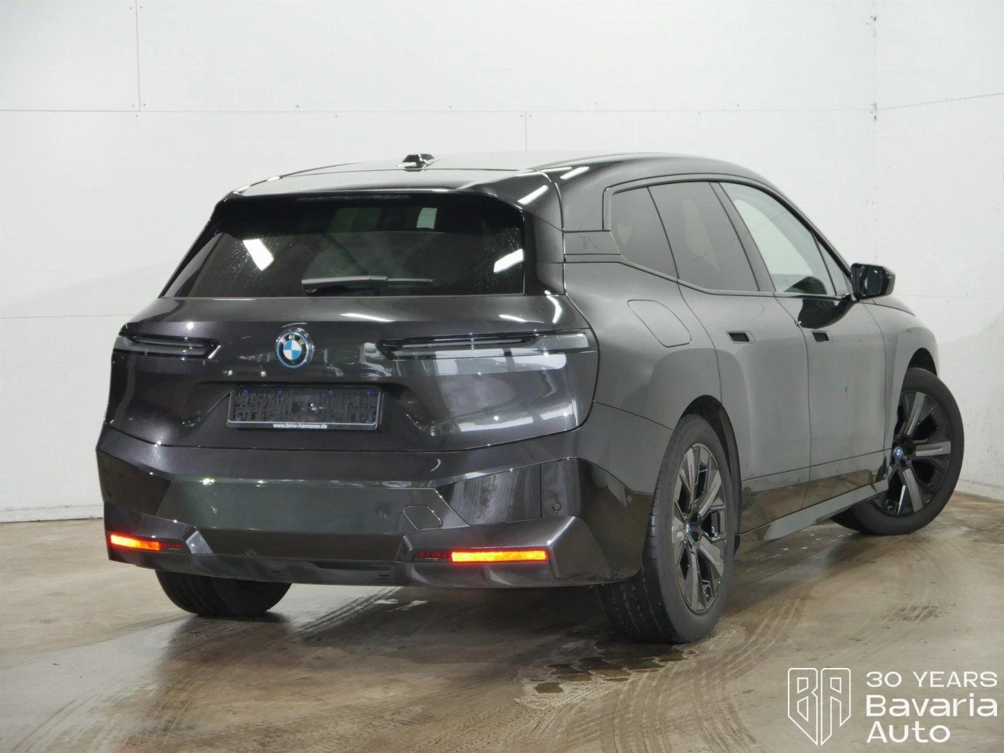 BMW iX 40 xDrive - изображение 3