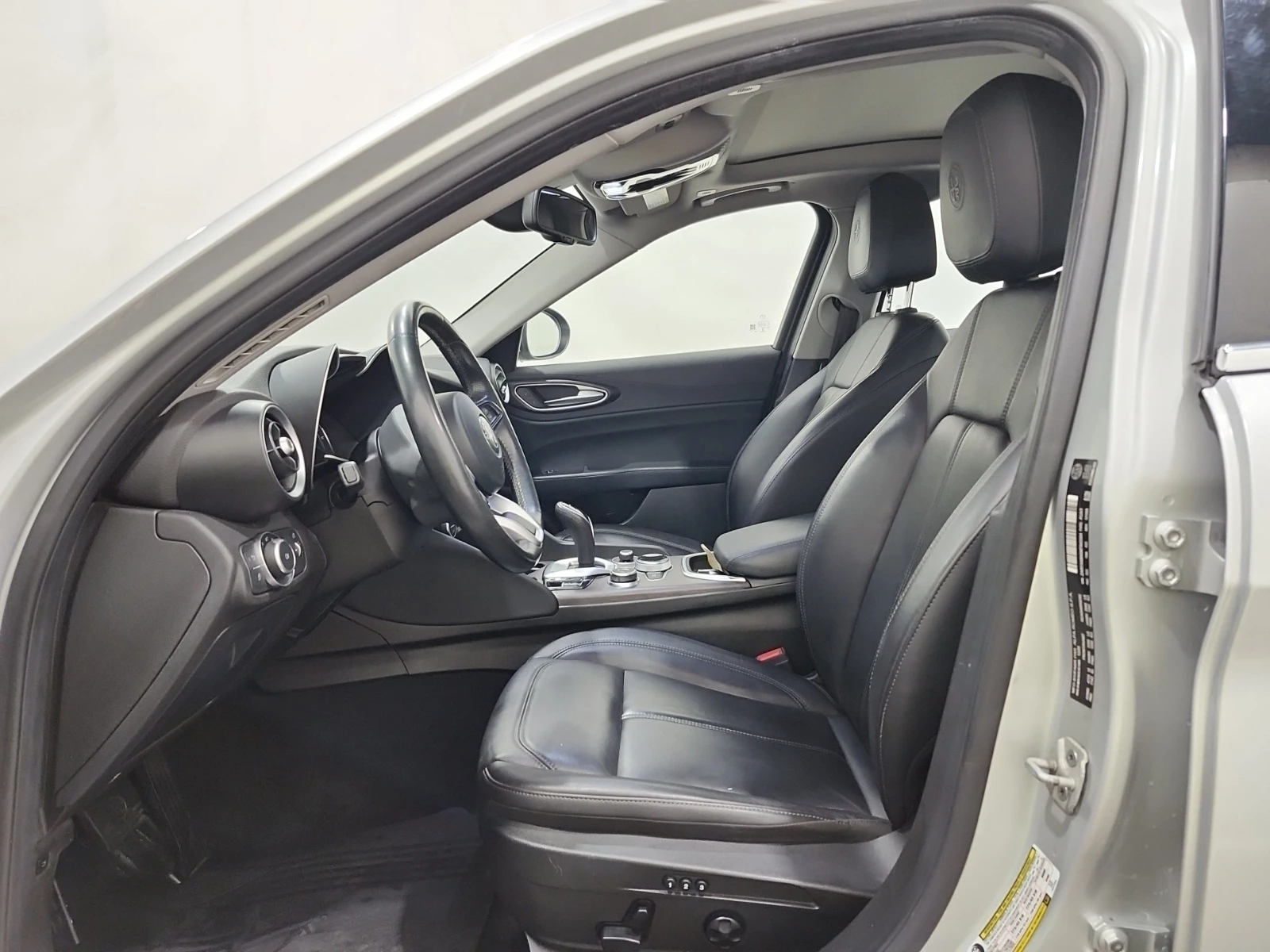 Alfa Romeo Giulia Ti Q4 280кс * Възможност за Лизинг* , снимка 7 - Автомобили и джипове - 53775457