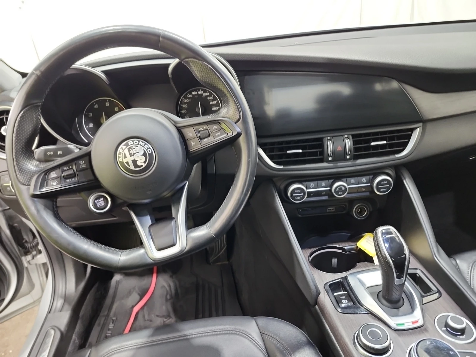 Alfa Romeo Giulia Ti Q4 280кс * Възможност за Лизинг* , снимка 9 - Автомобили и джипове - 53775457