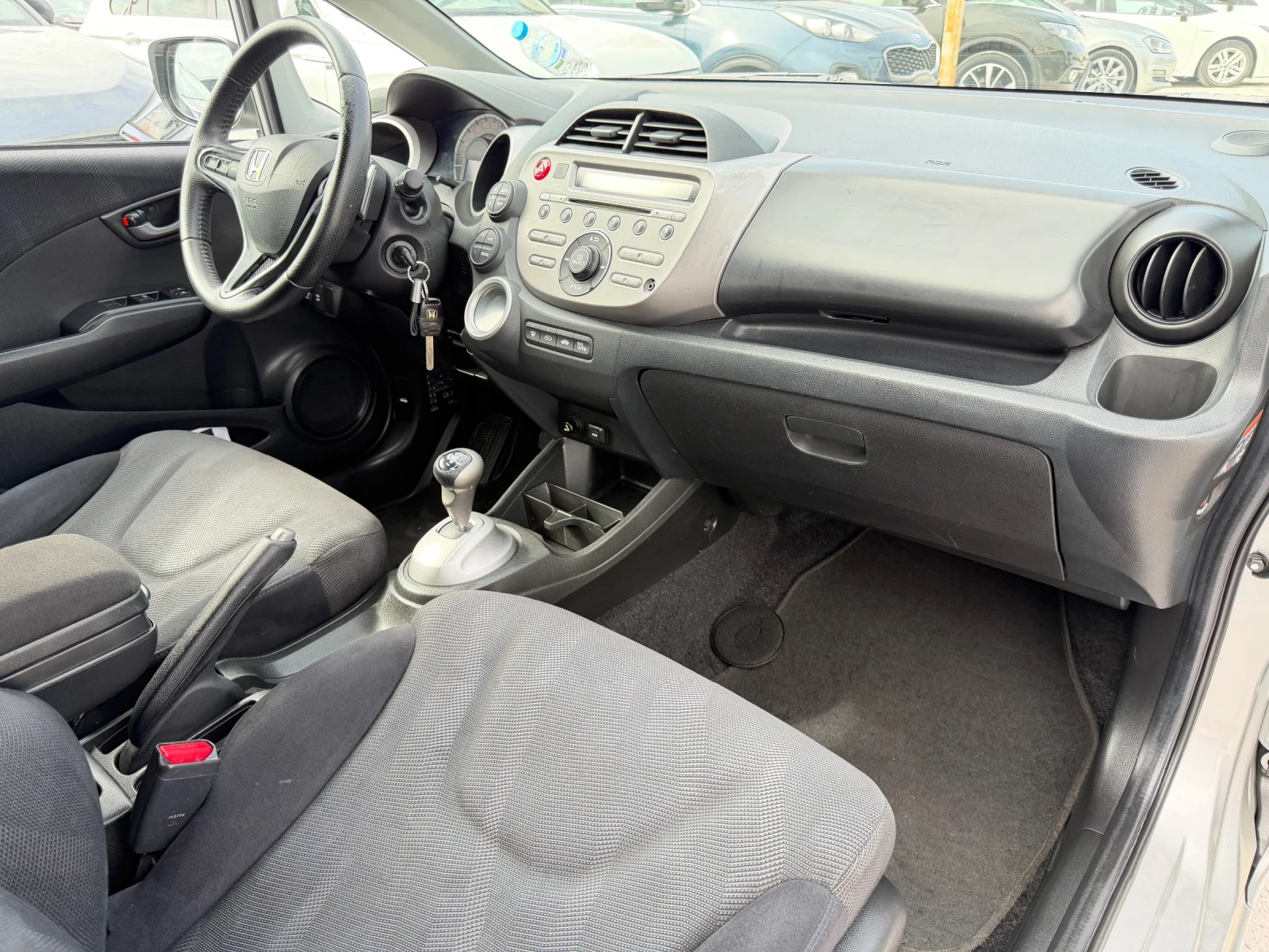 Honda Jazz Автомат, 1.4 100к.с Италия, снимка 9 - Автомобили и джипове - 53955581
