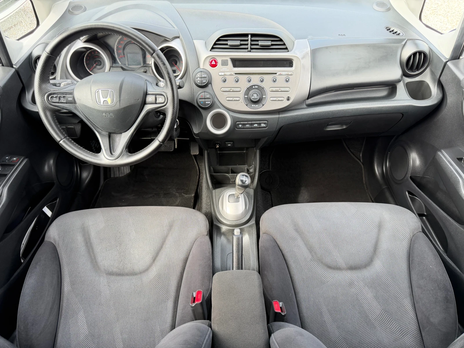 Honda Jazz Автомат, 1.4 100к.с Италия, снимка 8 - Автомобили и джипове - 53955581
