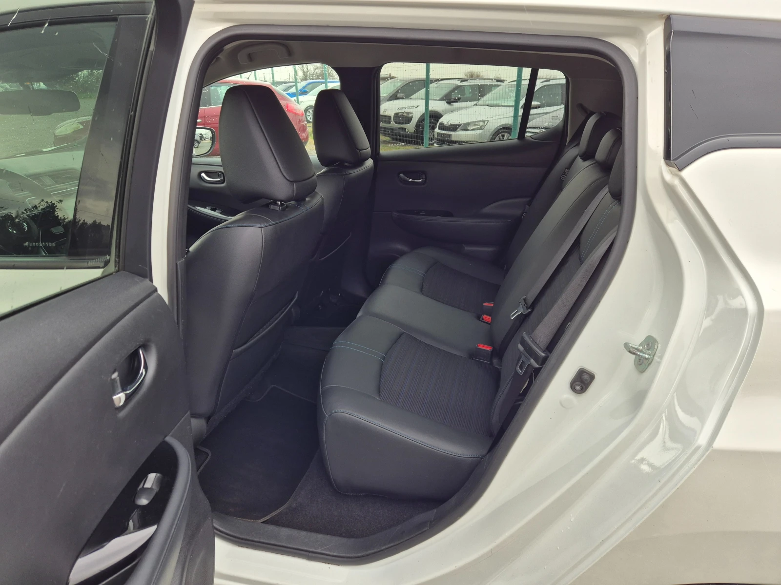 Nissan Leaf  40KW, снимка 12 - Автомобили и джипове - 53961138