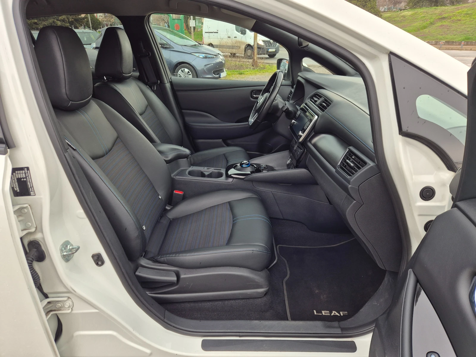 Nissan Leaf  40KW, снимка 9 - Автомобили и джипове - 53961138