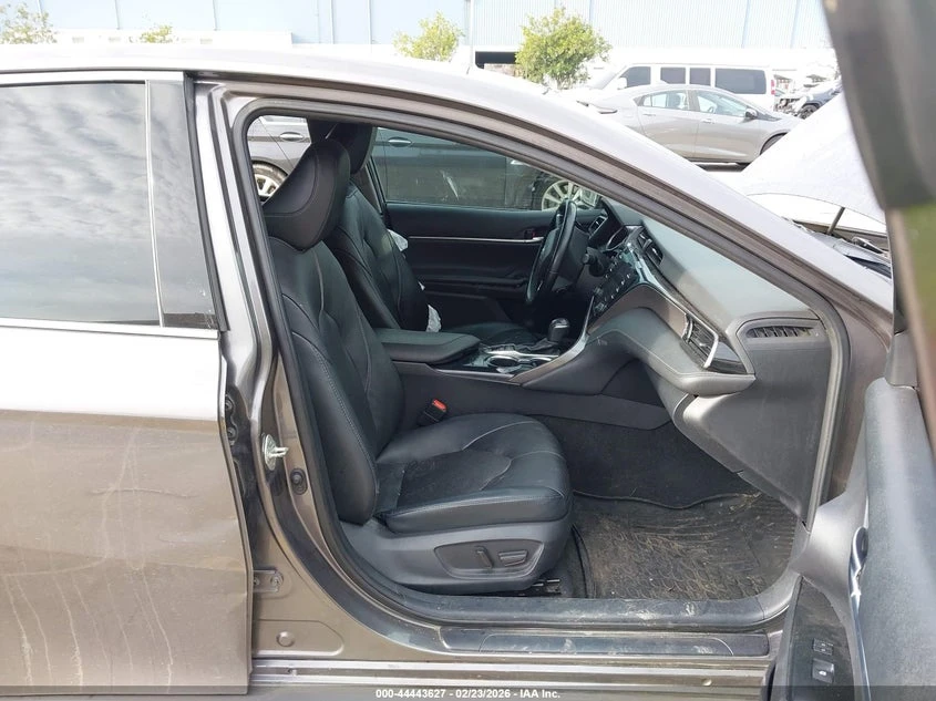 Toyota Camry 2.5L I-4 DI, DOHC, VVT, 206HP Front Wheel Drive, снимка 5 - Автомобили и джипове - 53973316