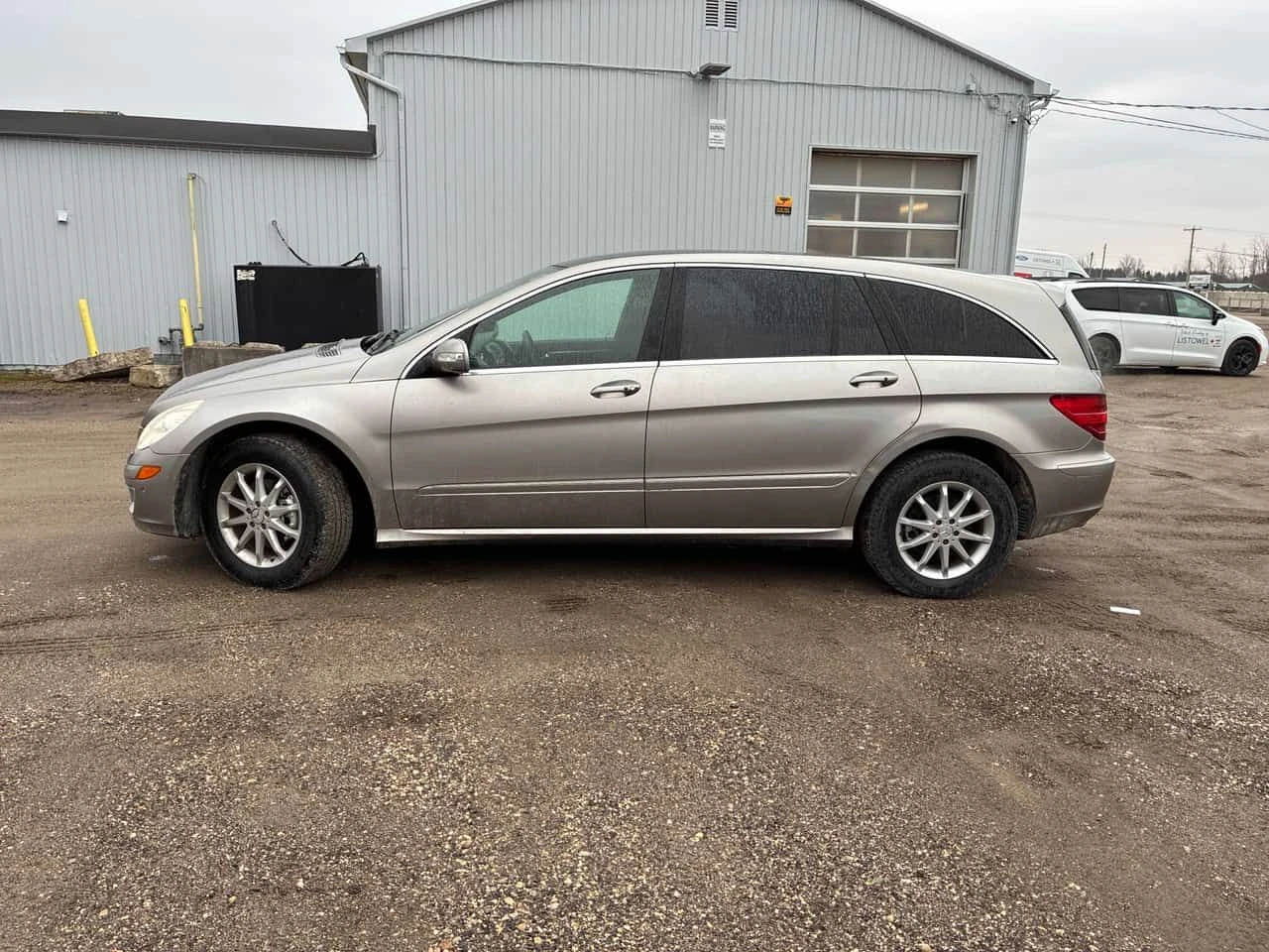 Mercedes-Benz R 500 5.0L 4MATIC * ПОДГРЕВИ* ПАНОРАМА* КАМЕРА* , снимка 3 - Автомобили и джипове - 53991075