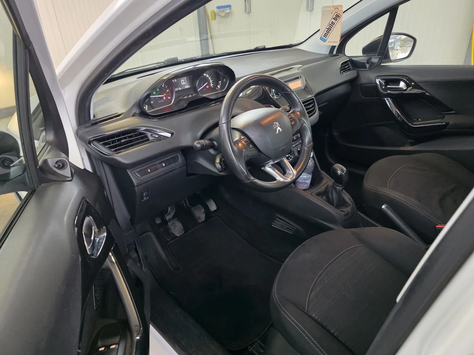 Peugeot 208 1.6HDI, снимка 7 - Автомобили и джипове - 54001419