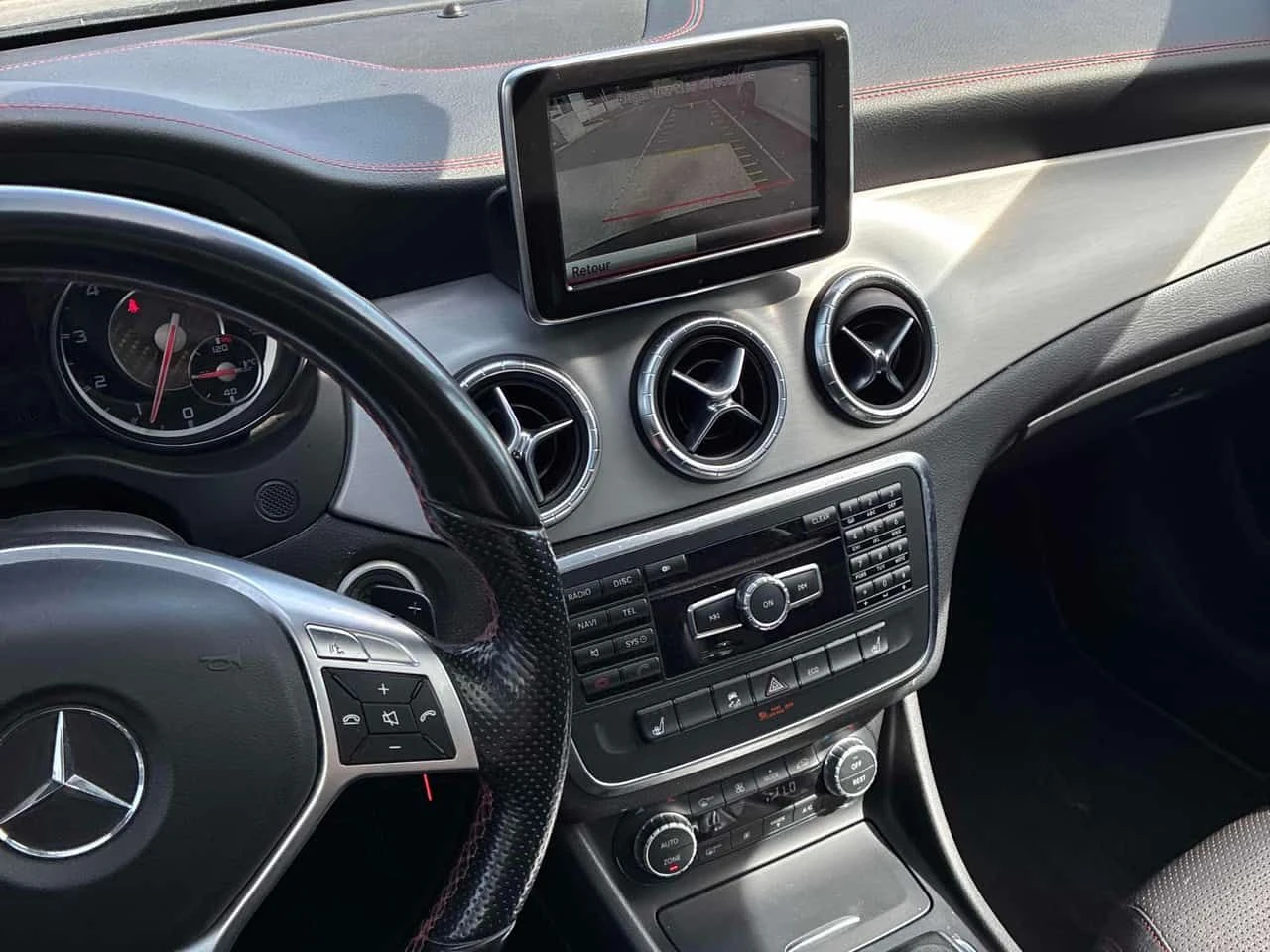Mercedes-Benz CLA 45 AMG * CARFAX * БЕЗ ПЪРВОНАЧАЛНА ВНОСКА, снимка 9 - Автомобили и джипове - 55084900