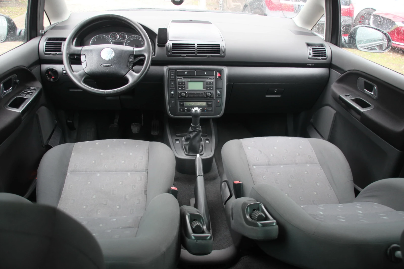 VW Sharan 1.9 TDI 131 кс. 6+ 1 МЕСТА НОВ ВНОС  , снимка 12 - Автомобили и джипове - 56040357