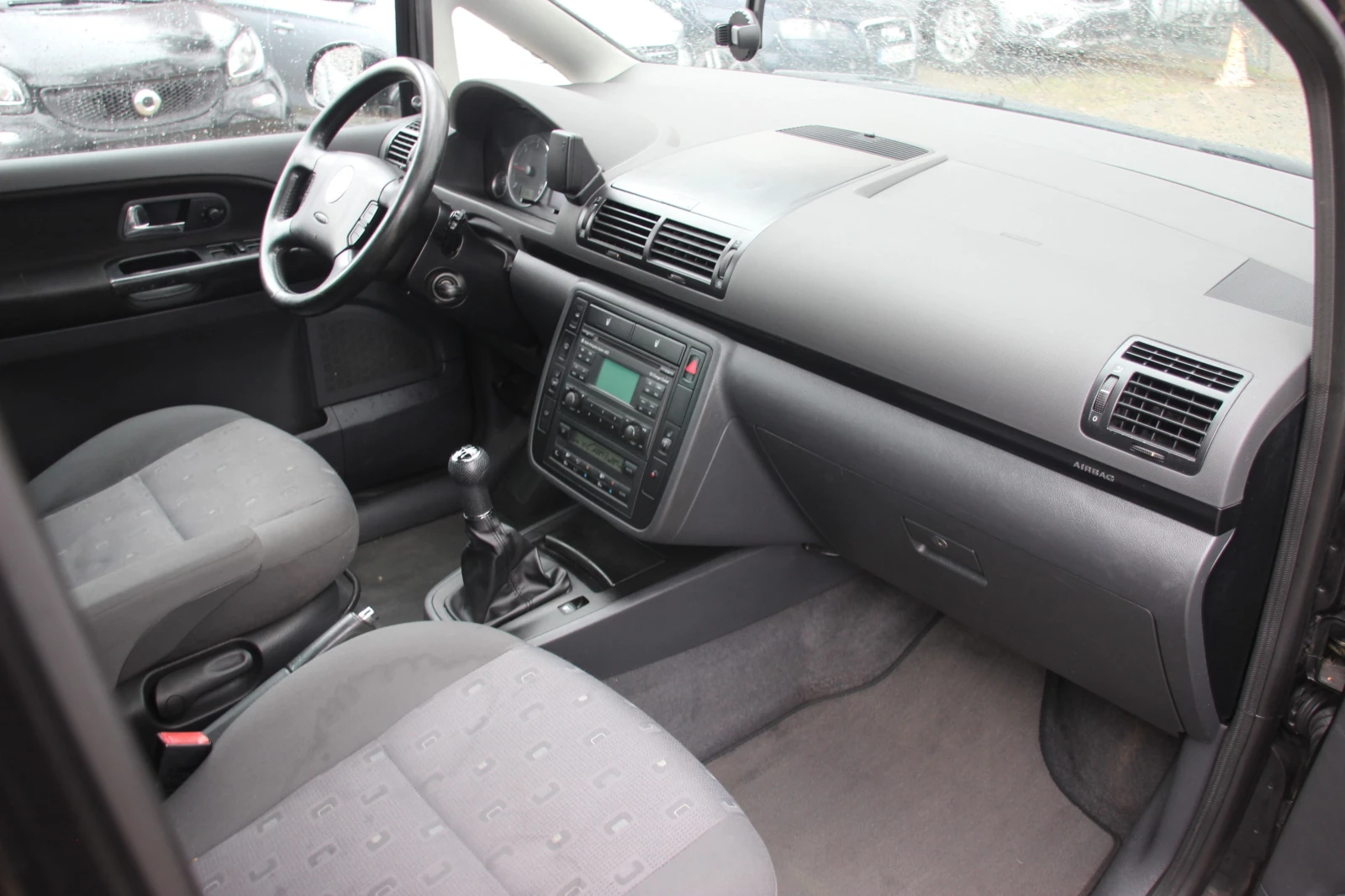 VW Sharan 1.9 TDI 131 кс. 6+ 1 МЕСТА НОВ ВНОС  , снимка 10 - Автомобили и джипове - 56040357