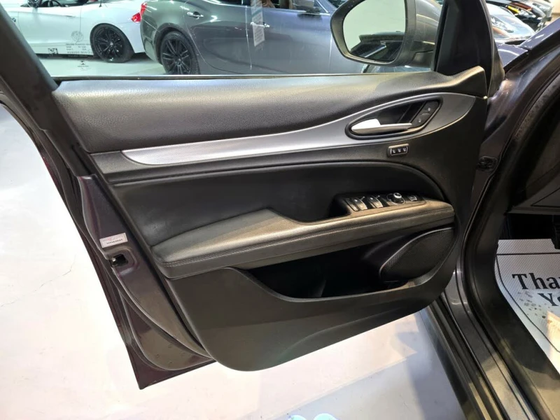 Alfa Romeo Stelvio DISTRONIC* МЪРТВА ТОЧКА* ПОДГРЕВ* КЕЙЛЕС* КАМЕРА, снимка 6 - Автомобили и джипове - 52473026