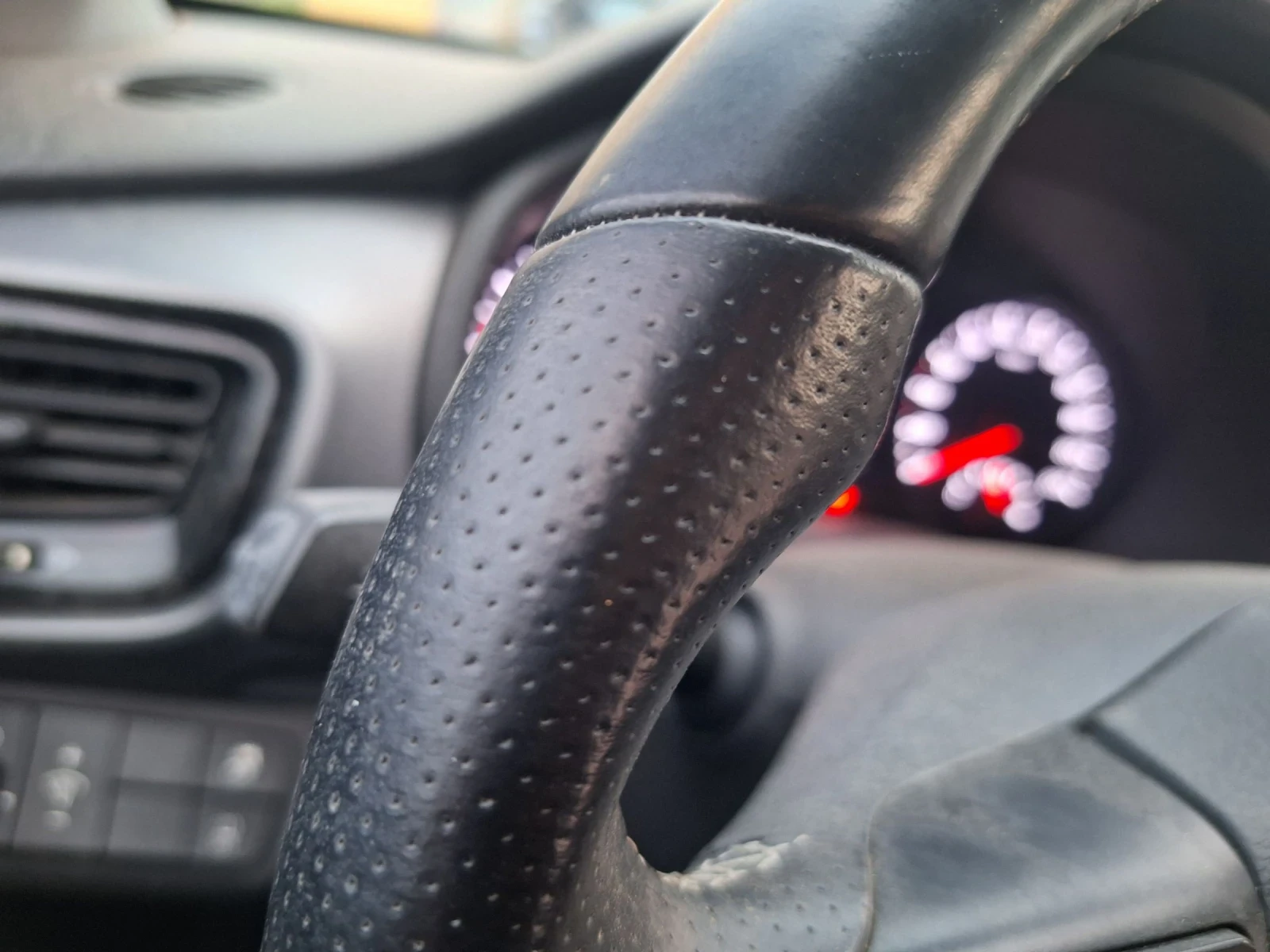 Kia Stonic 1.0T-GDI EURO6 | Mobile.bg — изображение 14