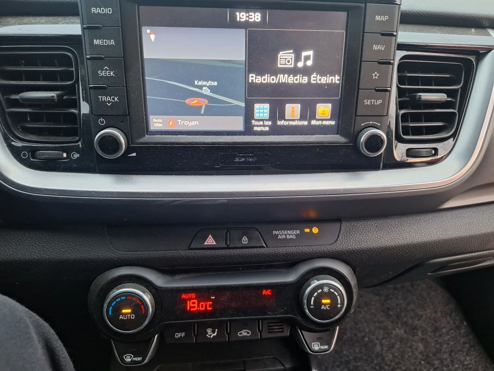 Kia Stonic 1.0T-GDI EURO6 | Mobile.bg — изображение 12