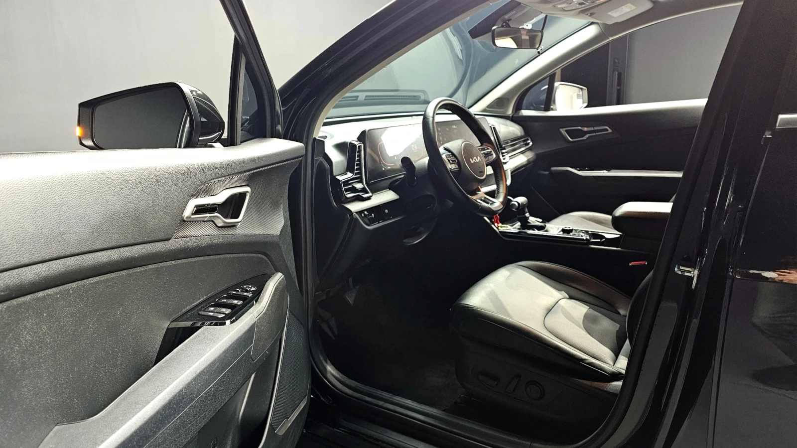 Kia Sportage 2.0 CRDI / АВТОМАТИК / СЕРВИЗНА ИСТОРИЯ !!! - изображение 5