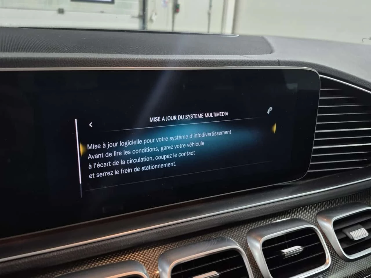 Mercedes-Benz GLE 53 4MATIC * AMG * PANO * МАСАЖ * ОБДУХВАНЕ * ПОДГРЕВИ * 360, снимка 11 - Автомобили и джипове - 54015020