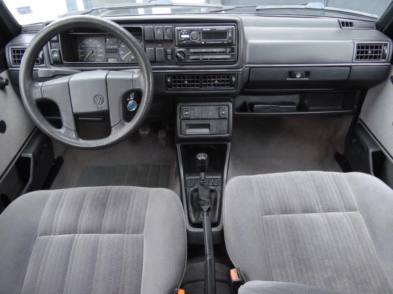 VW Jetta 1.6 - 75k.c. / Климатик / 5-скорости / Euro-2 /, снимка 9 - Автомобили и джипове - 45697284