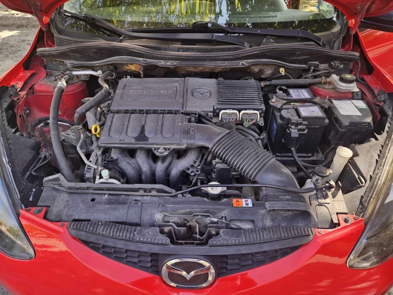 Mazda 2 1.3i, снимка 6 - Автомобили и джипове - 47723692