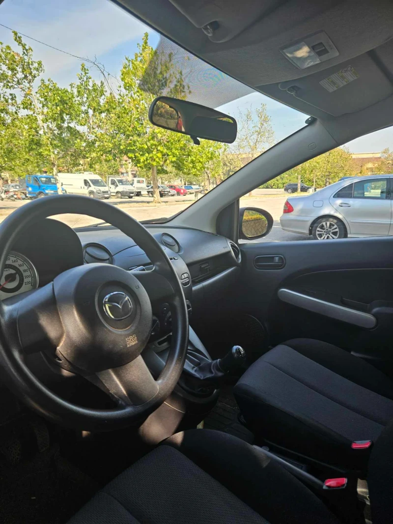 Mazda 2 1.3i, снимка 3 - Автомобили и джипове - 47723692