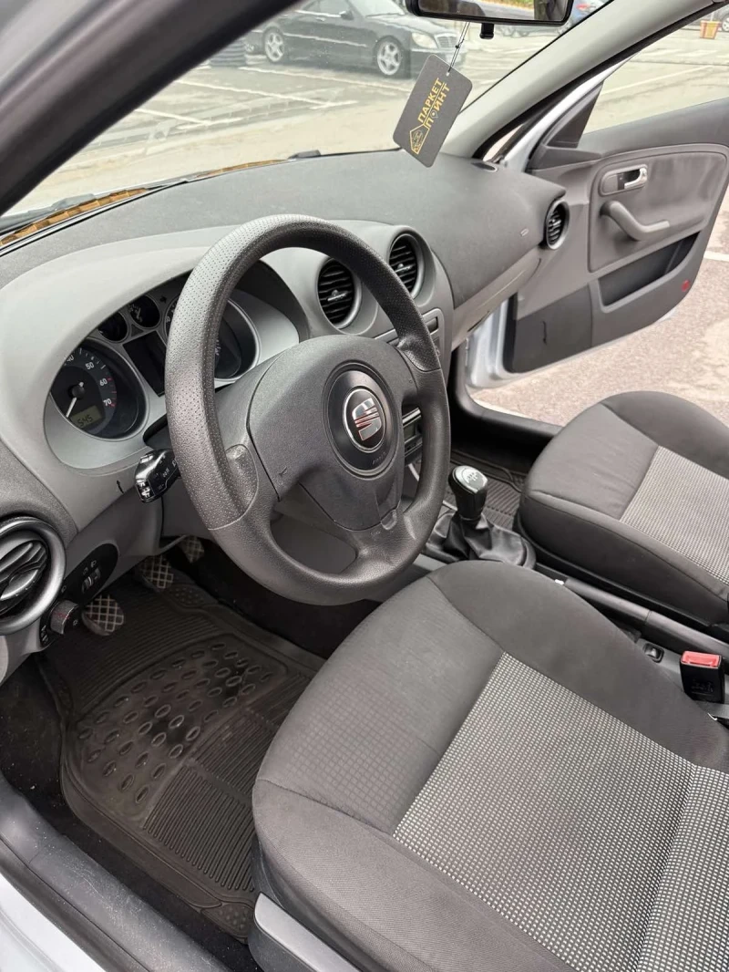 Seat Ibiza 1.4i, снимка 4 - Автомобили и джипове - 52333858