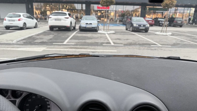 Seat Ibiza 1.4i, снимка 15 - Автомобили и джипове - 52333858