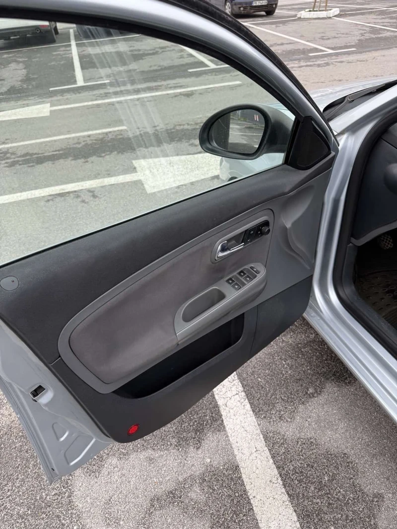 Seat Ibiza 1.4i, снимка 6 - Автомобили и джипове - 52333858