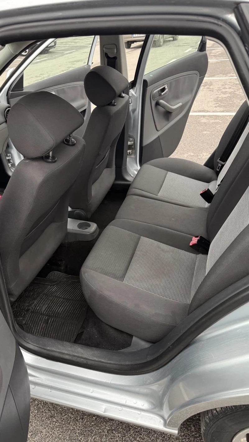 Seat Ibiza 1.4i, снимка 10 - Автомобили и джипове - 52333858