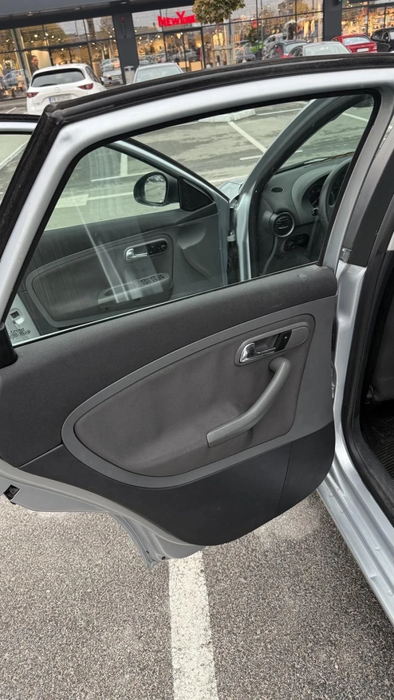 Seat Ibiza 1.4i, снимка 13 - Автомобили и джипове - 52333858