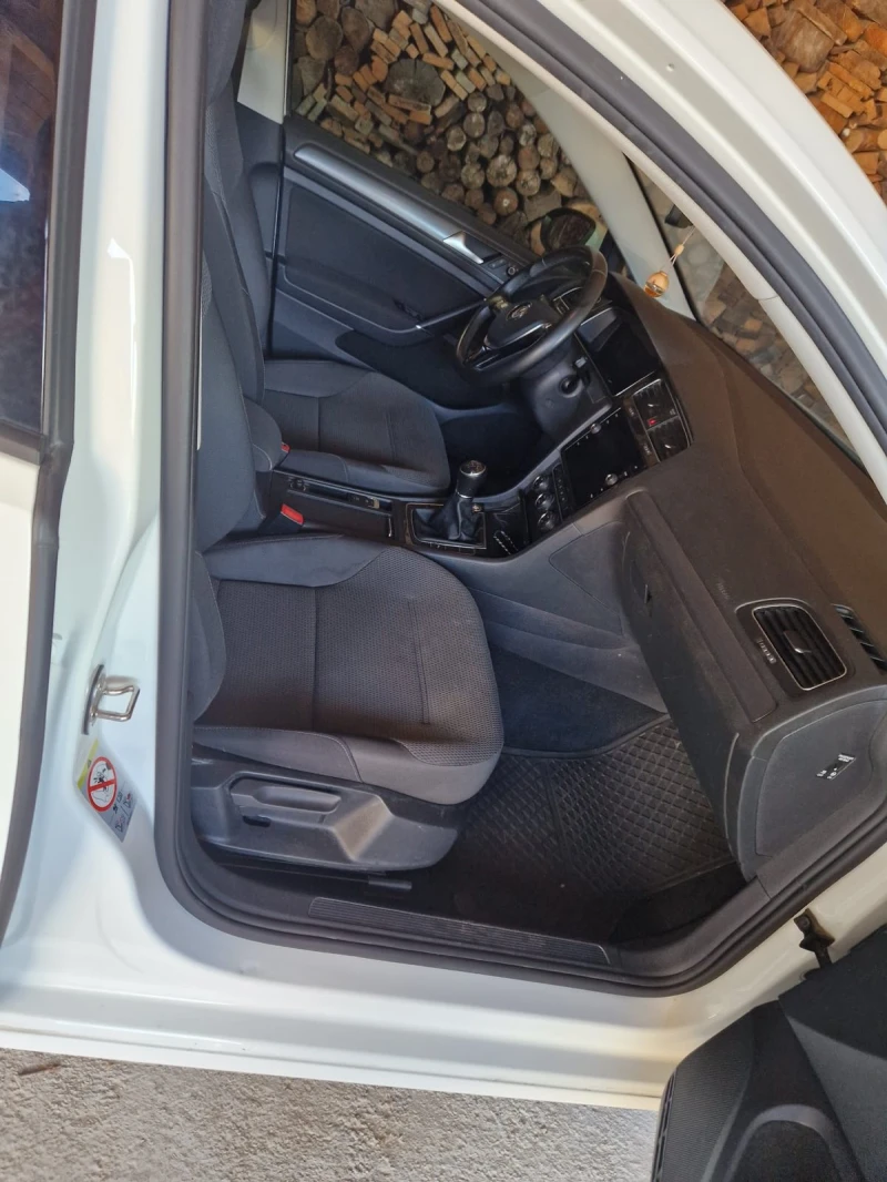 VW Golf, снимка 8 - Автомобили и джипове - 52701335