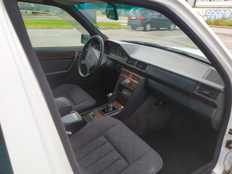 Mercedes-Benz 124 2000 куб. 136 КС., снимка 13 - Автомобили и джипове - 52864929