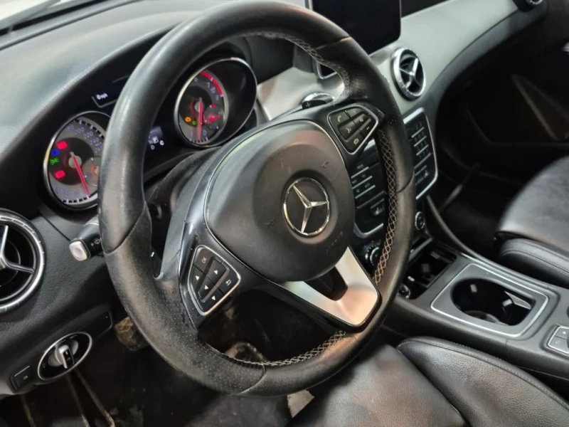 Mercedes-Benz CLA 250 / PANO / PAMETI / PODGREVI / CARFAX, снимка 12 - Автомобили и джипове - 53247611