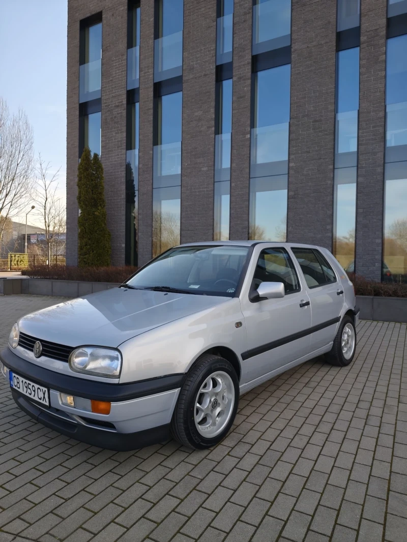 VW Golf 1.6 УНИКАТ 80 Хил км.НОВА , оригинална боя , УНИКА, снимка 2 - Автомобили и джипове - 53286068