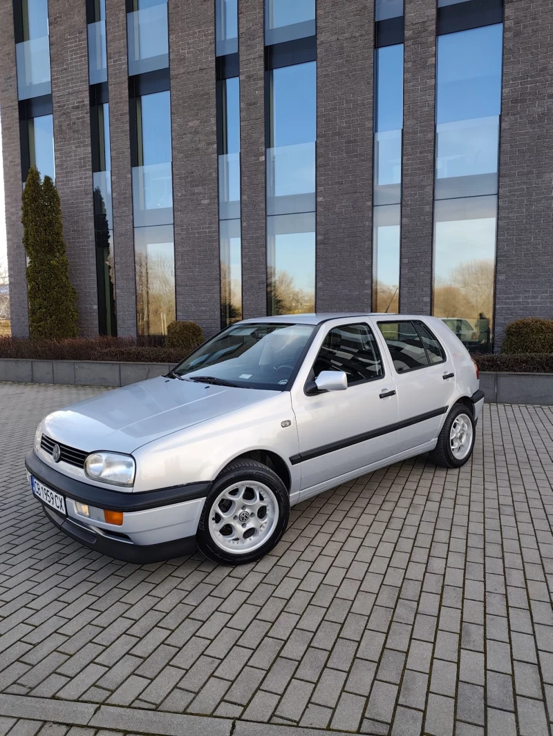 VW Golf 1.6 УНИКАТ 80 Хил км.НОВА , оригинална боя , УНИКА, снимка 4 - Автомобили и джипове - 53286068