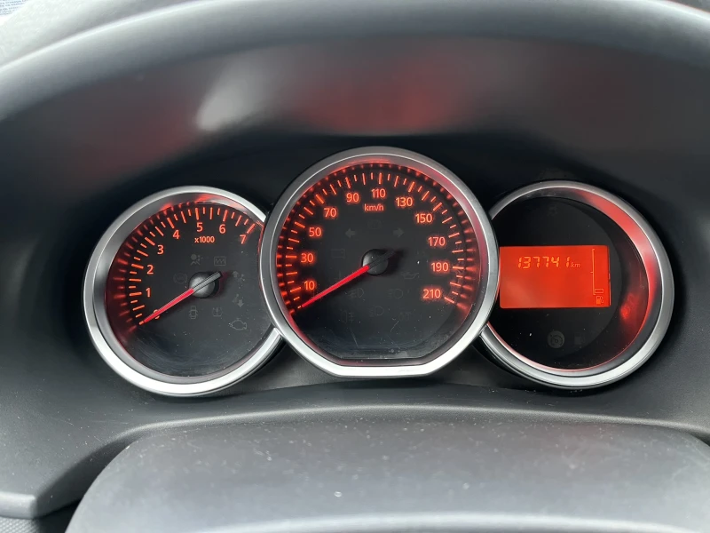 Dacia Sandero TCE 100 k.c + ГАЗ, снимка 13 - Автомобили и джипове - 53327880
