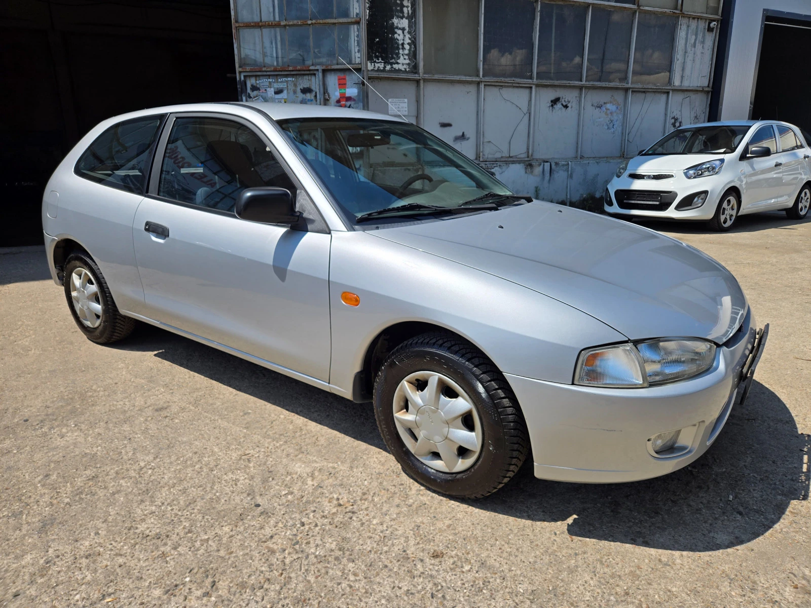 Mitsubishi Colt 1.6 бензин автоматик - изображение 2