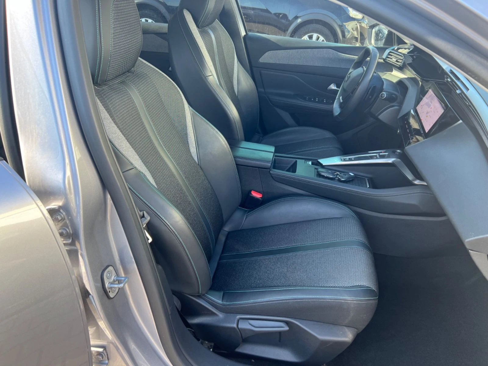 Peugeot 308 1.5/131HP/ALLURE/8EAT/NAVI/CAM/KLESS/409v - изображение 9