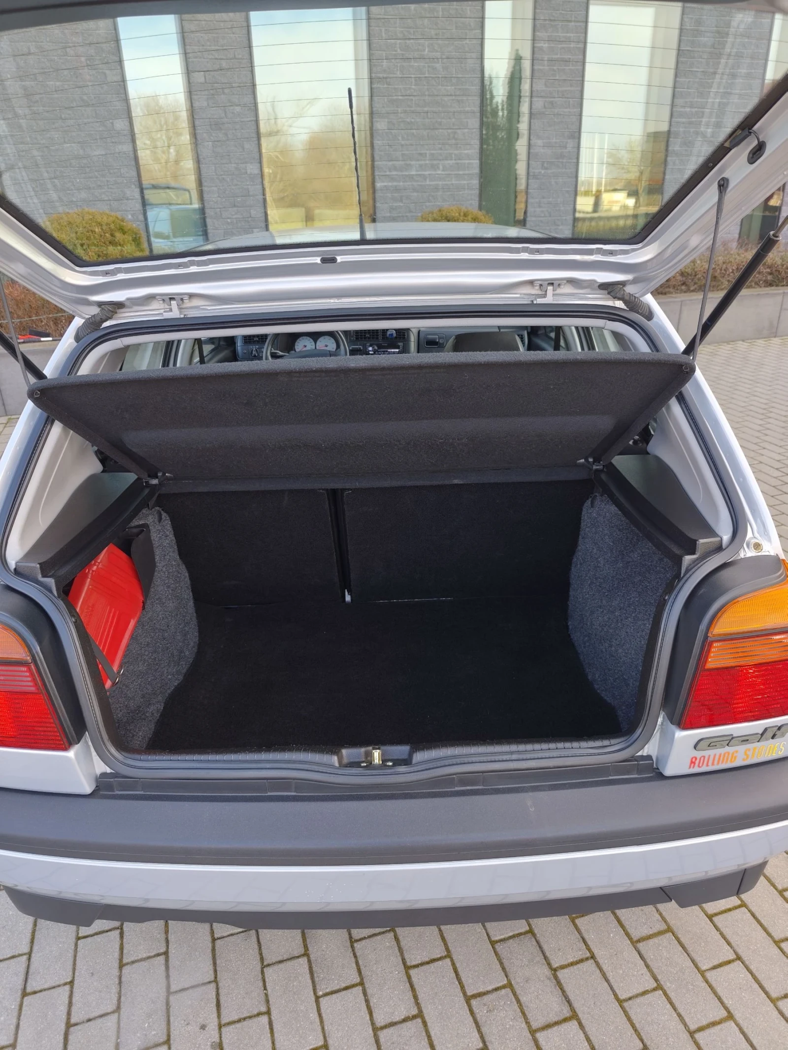 VW Golf 1.6 УНИКАТ 80 Хил км.НОВ! , оригинална боя , УНИКА, снимка 15 - Автомобили и джипове - 53286068