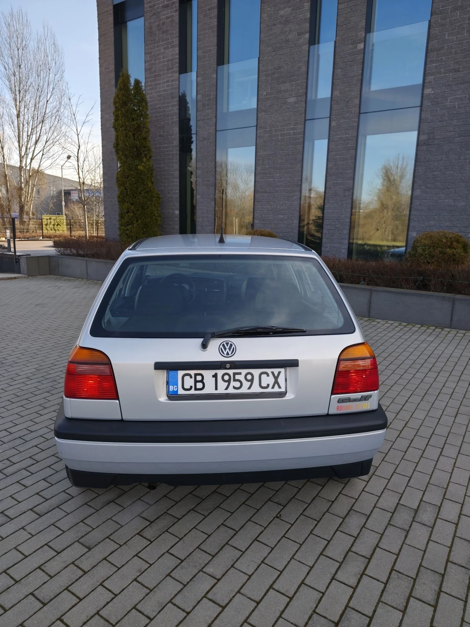 VW Golf 1.6 УНИКАТ 80 Хил км.НОВ! , оригинална боя , УНИКА, снимка 8 - Автомобили и джипове - 53286068