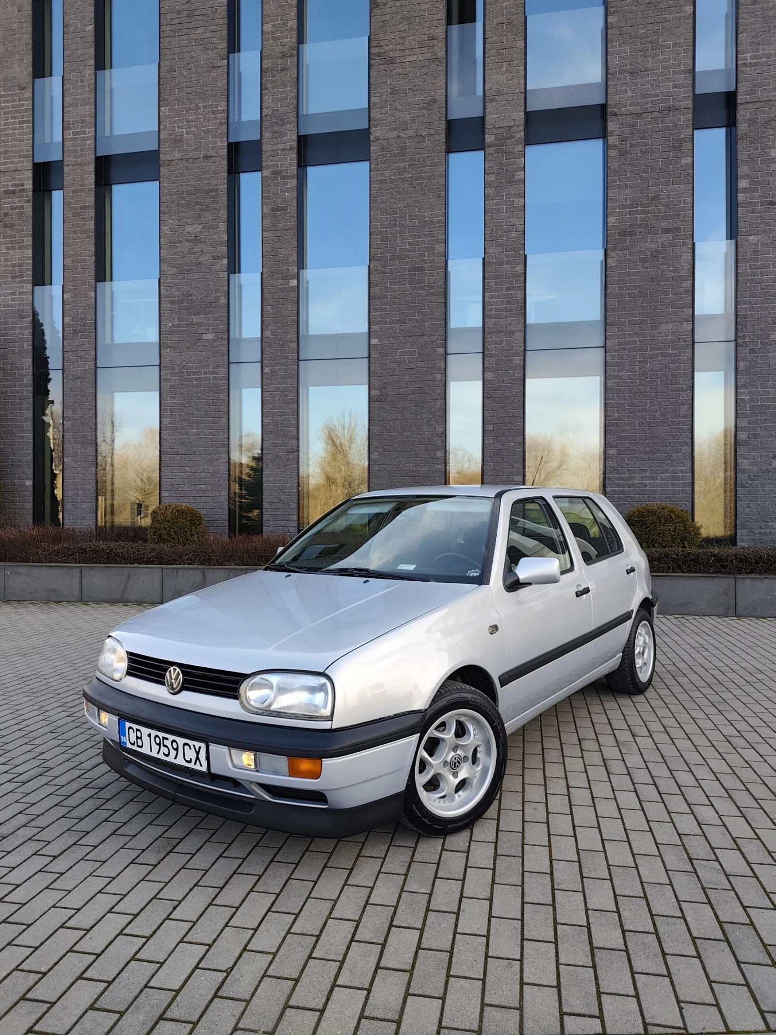 VW Golf 1.6 УНИКАТ 80 Хил км.НОВ! , оригинална боя , УНИКА