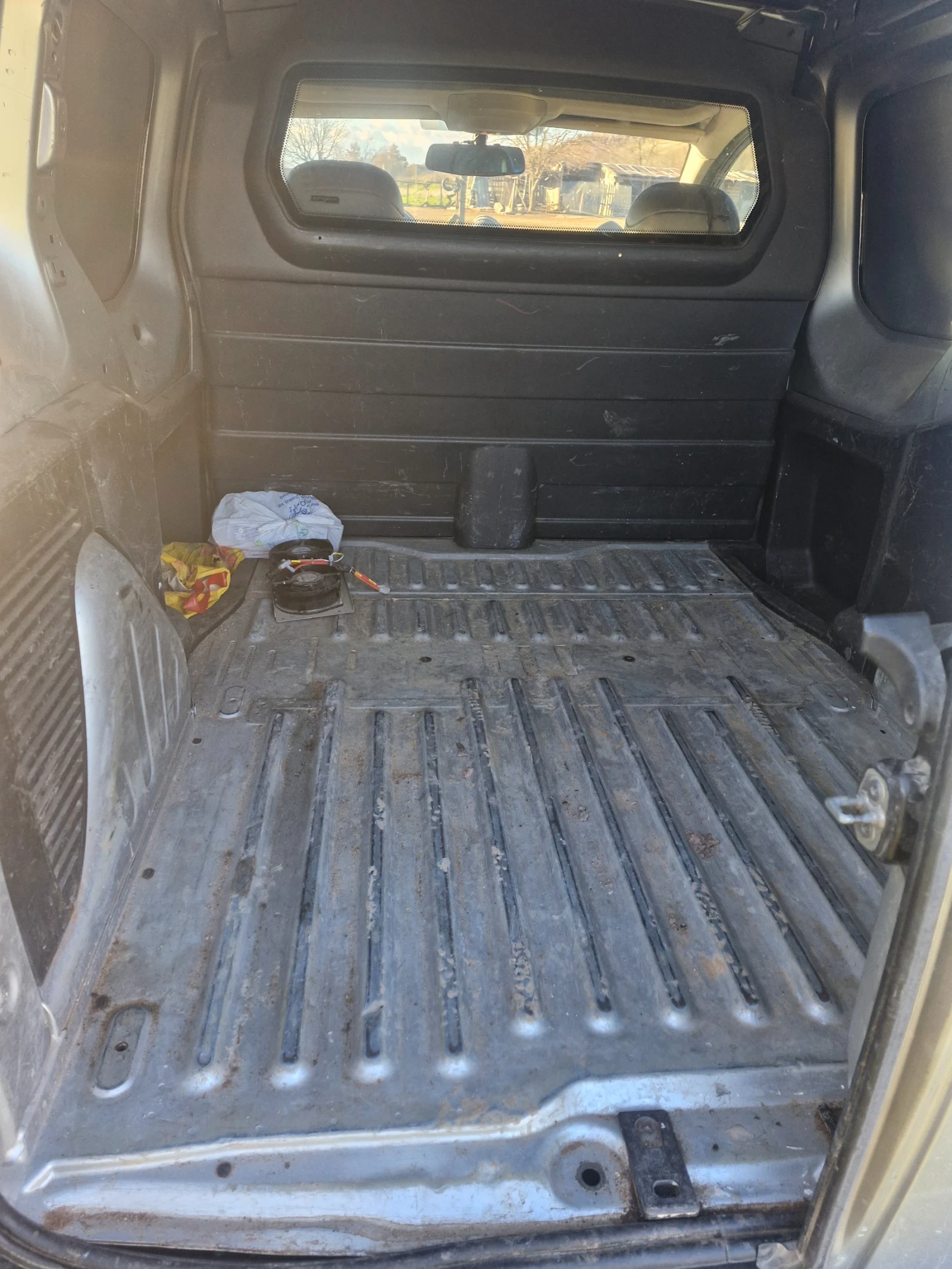 Peugeot Partner 1.6 90кс..КЛИМАТИК , снимка 9 - Автомобили и джипове - 53888938