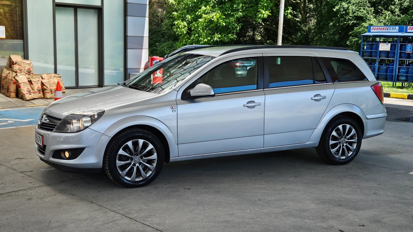 Opel Astra 1.7 Cdti FACELIFT/KLIMA/6skorost/Euro5A, снимка 3 - Автомобили и джипове - 54840704