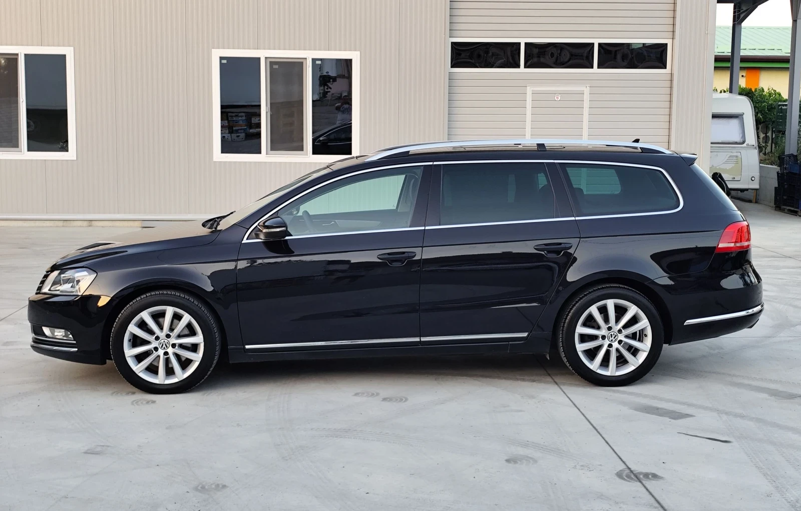 VW Passat 2.0-LED-NAVI-DISTRONIK-KEYLESS-GO-ПАНОРАМА-КАМЕРА, снимка 4 - Автомобили и джипове - 55084126