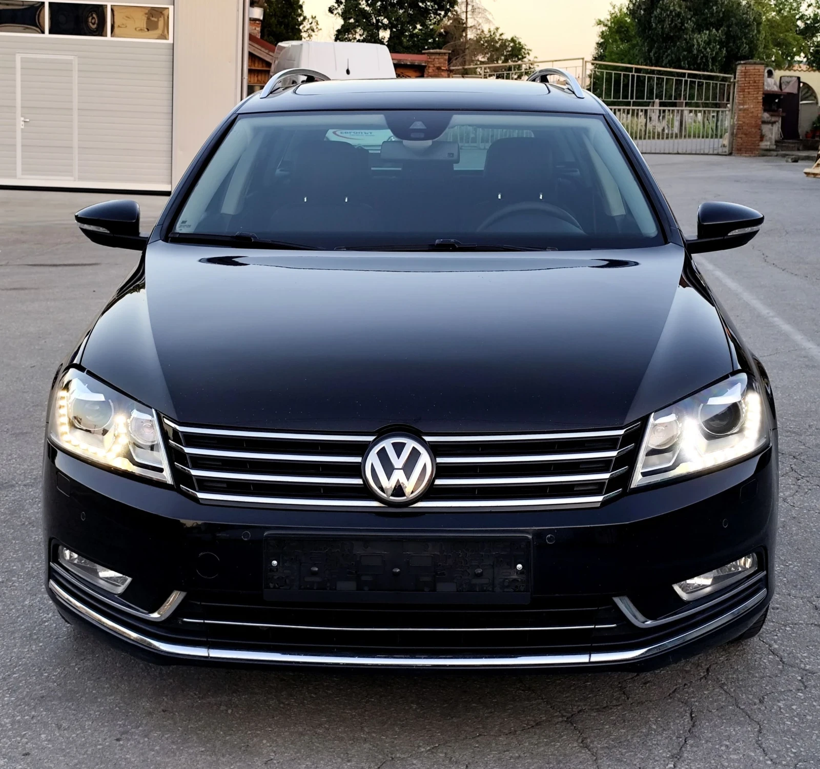 VW Passat 2.0-LED-NAVI-DISTRONIK-KEYLESS-GO-ПАНОРАМА-КАМЕРА, снимка 2 - Автомобили и джипове - 55084126