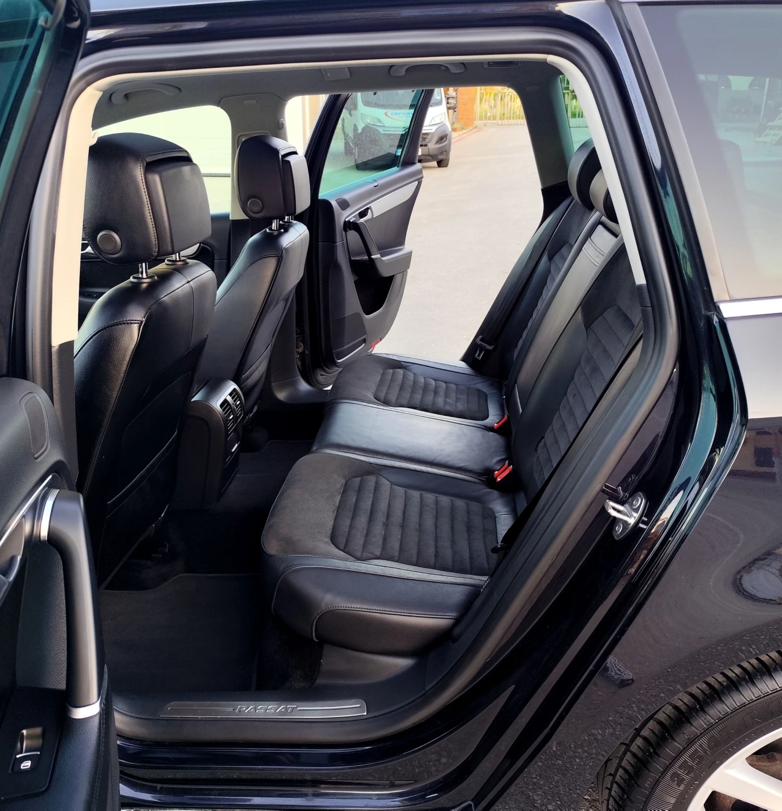 VW Passat 2.0-LED-NAVI-DISTRONIK-KEYLESS-GO-ПАНОРАМА-КАМЕРА, снимка 11 - Автомобили и джипове - 55084126