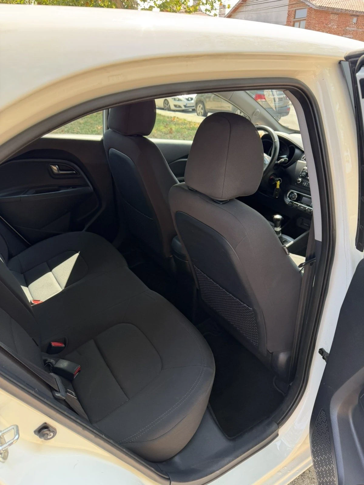 Kia Rio, снимка 13 - Автомобили и джипове - 55817671