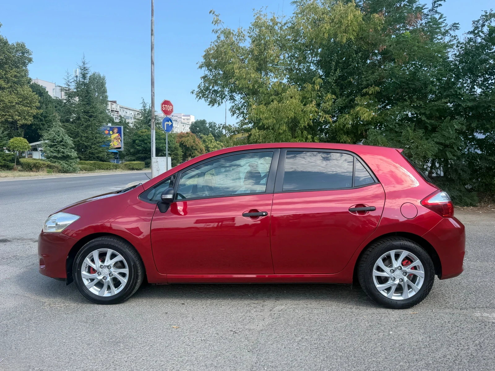 Toyota Auris, снимка 4 - Автомобили и джипове - 56119790