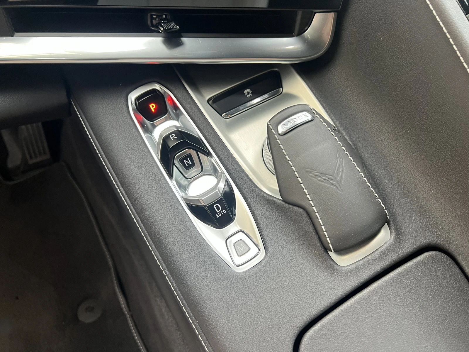 Chevrolet Corvette C8 / STINGRAY / 6.2 V8 / BOSE / HUD / CAMERA / , снимка 13 - Автомобили и джипове - 56211885