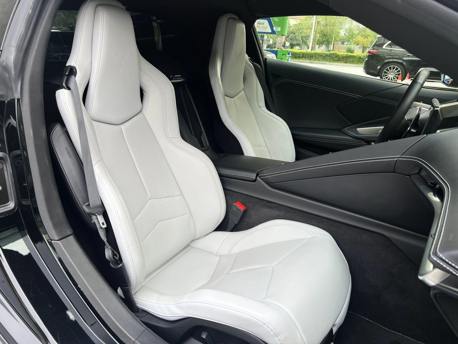 Chevrolet Corvette C8 / STINGRAY / 6.2 V8 / BOSE / HUD / CAMERA / , снимка 14 - Автомобили и джипове - 56211885