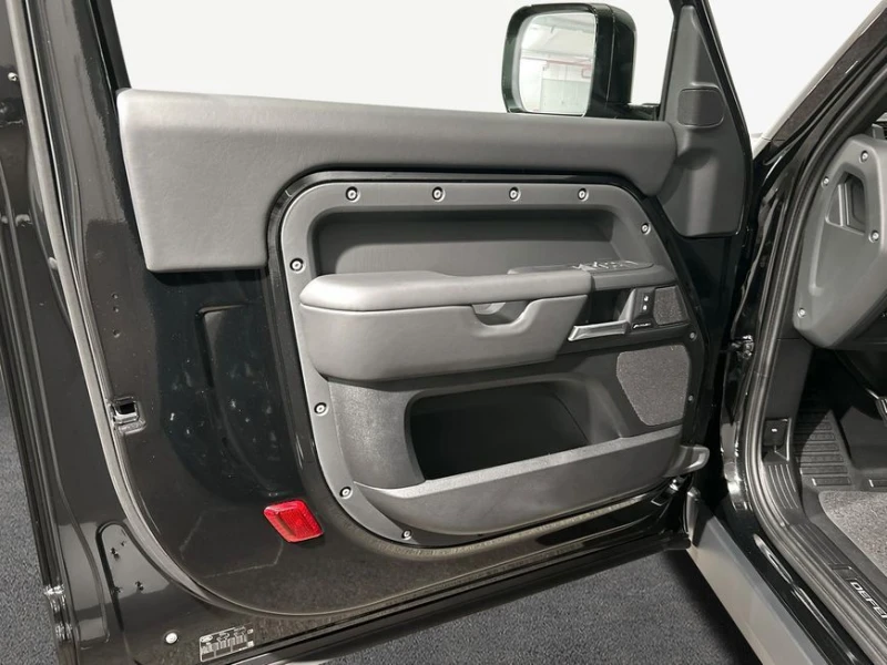 Land Rover Defender 90 D300 X-DYNAMIC, снимка 8 - Автомобили и джипове - 51508837