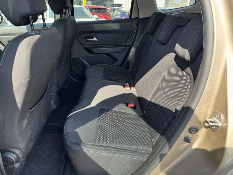 Dacia Duster 1.0Tce, снимка 12 - Автомобили и джипове - 51189850