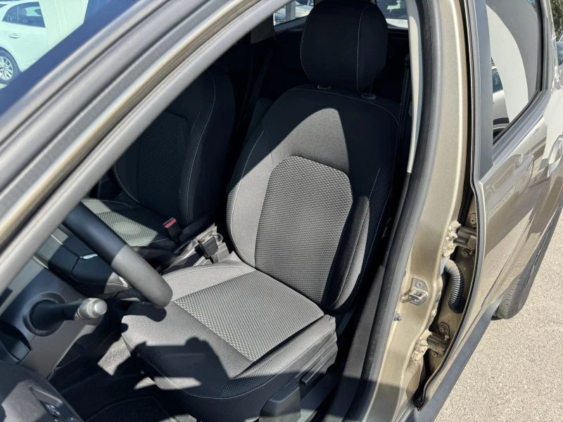 Dacia Duster 1.0Tce, снимка 13 - Автомобили и джипове - 51189850