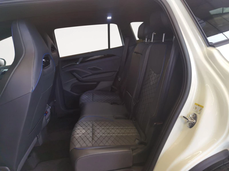 VW Tayron 1.5TSI* HIBRID* R-LINE* NIGHT* DISTR* CARPLAY* , снимка 12 - Автомобили и джипове - 52119129